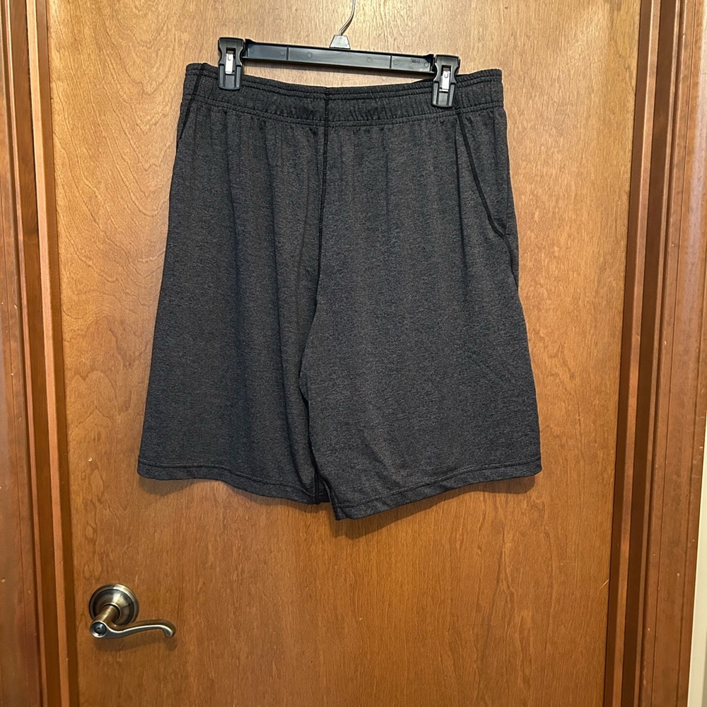 2 for 1* Like new! Men’s grey athletic shorts with drawstring and pockets size L - Picture 2 of 5